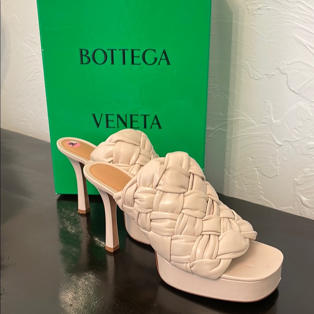 Bottega Veneta Women's Cream Heeled Sandals